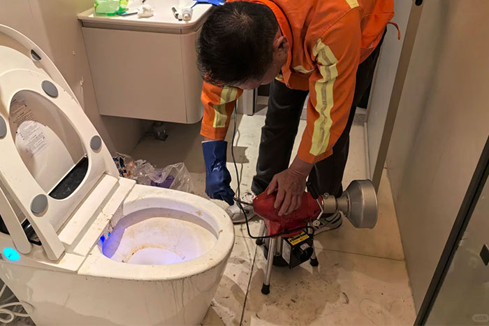 師傅上門(mén)疏通維修馬桶